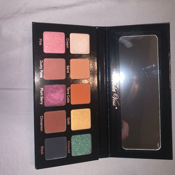 Essentials palette by Violet Voss - Picture 3 of 4